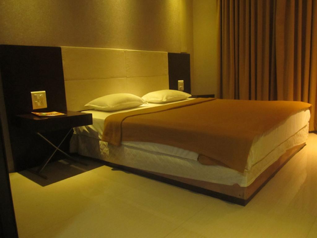 Hotel Blue Lagoon Daman Esterno foto